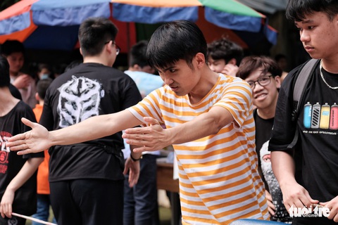 Ngày vui của những đứa trẻ ăn mừng trong im lặng - Ảnh 4. Ngày vui của những đứa trẻ ăn mừng trong im lặng - Ảnh 4.