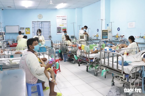 TP.HCM: Bệnh tay chân miệng độ nặng tăng mạnh, giống đợt dịch 10 năm trước - Ảnh 1. TP.HCM: Bệnh tay chân miệng độ nặng tăng mạnh, giống đợt dịch 10 năm trước - Ảnh 1.