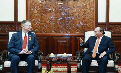 Chủ tịch nước Nguyễn Xuân Phúc nhận thư chúc mừng của Tổng thống Joe Biden - Ảnh 1. Chủ tịch nước Nguyễn Xuân Phúc nhận thư chúc mừng của Tổng thống Joe Biden - Ảnh 1.