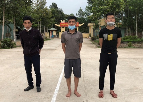 Bắt 2 người Campuchia đưa rước 3 người Nghệ An về Long An vượt biên - Ảnh 1. Bắt 2 người Campuchia đưa rước 3 người Nghệ An về Long An vượt biên - Ảnh 1.