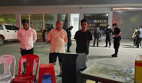 Mở tiệc ca hát giữa lệnh phong tỏa, tướng Campuchia bị bắt - Ảnh 1. Mở tiệc ca hát giữa lệnh phong tỏa, tướng Campuchia bị bắt - Ảnh 1.