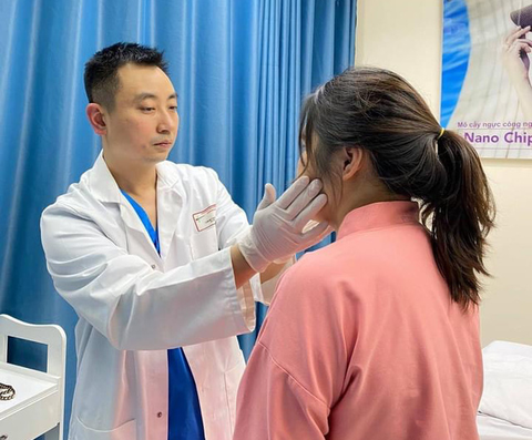 Phẫu thuật tạo hình cho nam giới vừa có ngực, giọng và tính cách nữ, vừa có tinh hoàn - Ảnh 1. Phẫu thuật tạo hình cho nam giới vừa có ngực, giọng và tính cách nữ, vừa có tinh hoàn - Ảnh 1.