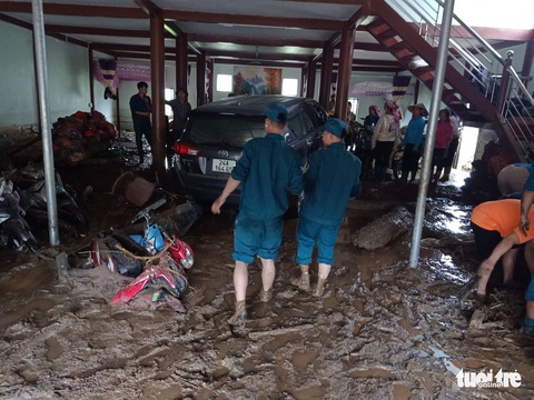 Lũ ống trong đêm ở Lào Cai, ít nhất 2 người chết, 1 người mất tích - Ảnh 6. Lũ ống trong đêm ở Lào Cai, ít nhất 2 người chết, 1 người mất tích - Ảnh 6.