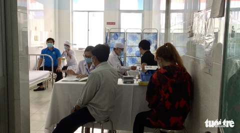 Chiều 17-4: Thêm 8 ca COVID-19 mới, Bộ Y tế phân bổ lại 110.000 liều vắc xin của COVAX đợt 2 - Ảnh 1. Chiều 17-4: Thêm 8 ca COVID-19 mới, Bộ Y tế phân bổ lại 110.000 liều vắc xin của COVAX đợt 2 - Ảnh 1.