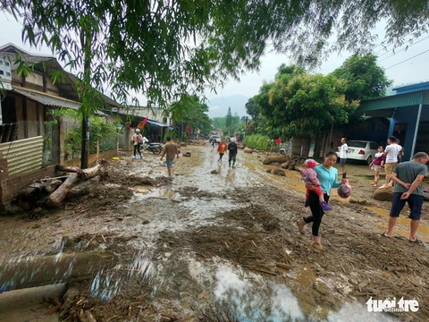 Lũ ống trong đêm ở Lào Cai, ít nhất 2 người chết, 1 người mất tích - Ảnh 1. Lũ ống trong đêm ở Lào Cai, ít nhất 2 người chết, 1 người mất tích - Ảnh 1.