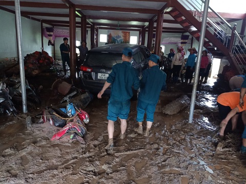 Thủ tướng yêu cầu khẩn trương khắc phục hậu quả mưa lũ làm 3 người chết ở Lào Cai - Ảnh 1. Thủ tướng yêu cầu khẩn trương khắc phục hậu quả mưa lũ làm 3 người chết ở Lào Cai - Ảnh 1.