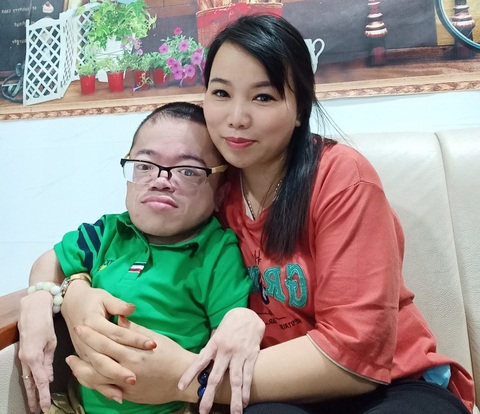 Khi YouTuber bắt nạt người khuyết tật - Ảnh 2. Khi YouTuber bắt nạt người khuyết tật - Ảnh 2.