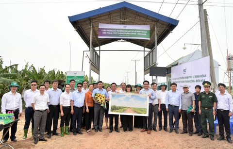 Tân Bộ trưởng Lê Minh Hoan thăm Nông trường Thành Long - Tây Ninh - Ảnh 2. Tân Bộ trưởng Lê Minh Hoan thăm Nông trường Thành Long - Tây Ninh - Ảnh 2.