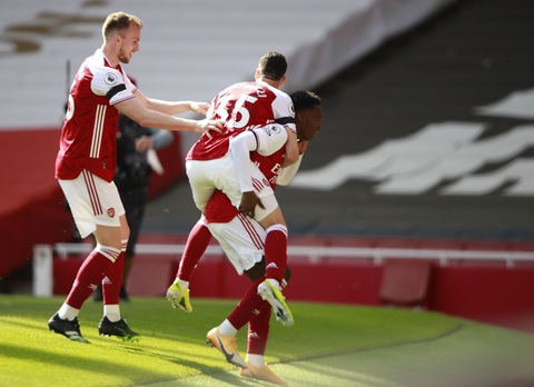 Arsenal thoát thua đội bóng ‘cầm đèn đỏ’ ở phút 90+7 - Ảnh 3. Arsenal thoát thua đội bóng ‘cầm đèn đỏ’ ở phút 90+7 - Ảnh 3.
