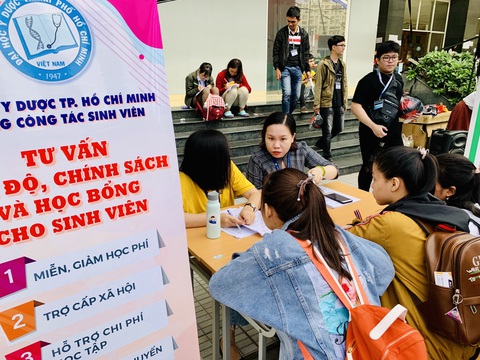Đại học công chưa tự chủ tăng học phí tối đa không quá 15% mỗi năm - Ảnh 1. Đại học công chưa tự chủ tăng học phí tối đa không quá 15% mỗi năm - Ảnh 1.