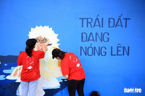Tường đường Hoàng Sa được khoác áo mới với thông điệp môi trường - Ảnh 1. Tường đường Hoàng Sa được khoác áo mới với thông điệp môi trường - Ảnh 1.