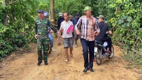 Hơn trăm người vây bắt phạm nhân trốn trại ẩn nấp trên núi - Ảnh 1. Hơn trăm người vây bắt phạm nhân trốn trại ẩn nấp trên núi - Ảnh 1.