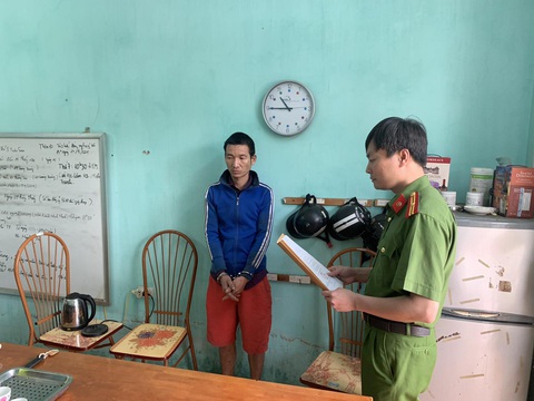 Bố dượng khống chế trói tay ông nội, hiếp dâm con gái riêng của vợ - Ảnh 1. Bố dượng khống chế trói tay ông nội, hiếp dâm con gái riêng của vợ - Ảnh 1.