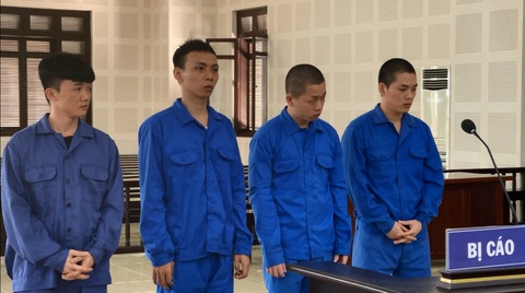 Băng trộm khiêng két sắt ra giữa nhà để đục, xịt hơi cay khi công an truy đuổi - Ảnh 1. Băng trộm khiêng két sắt ra giữa nhà để đục, xịt hơi cay khi công an truy đuổi - Ảnh 1.