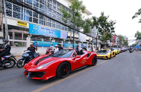 Dàn người đẹp nổi tiếng cùng siêu xe lần đầu xuất hiện cùng lúc tại Cần Thơ - Ảnh 2. Dàn người đẹp nổi tiếng cùng siêu xe lần đầu xuất hiện cùng lúc tại Cần Thơ - Ảnh 2.