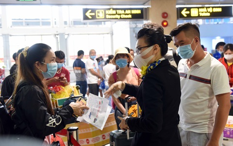 Kẹt cứng ở sân bay Tân Sơn Nhất: Tổ chức, điều hành quá kém! - Ảnh 3. Kẹt cứng ở sân bay Tân Sơn Nhất: Tổ chức, điều hành quá kém! - Ảnh 3.