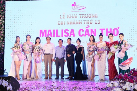 Dàn người đẹp nổi tiếng cùng siêu xe lần đầu xuất hiện cùng lúc tại Cần Thơ - Ảnh 1. Dàn người đẹp nổi tiếng cùng siêu xe lần đầu xuất hiện cùng lúc tại Cần Thơ - Ảnh 1.