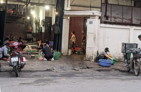 Khó tin: Lò mổ gia súc không phép giữa lòng thủ đô, 3 năm không ai xử lý - Ảnh 1. Khó tin: Lò mổ gia súc không phép giữa lòng thủ đô, 3 năm không ai xử lý - Ảnh 1.