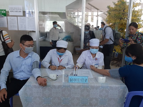 Cần Thơ tiêm vắc xin ngừa COVID-19 cho lực lượng phòng chống dịch - Ảnh 1. Cần Thơ tiêm vắc xin ngừa COVID-19 cho lực lượng phòng chống dịch - Ảnh 1.