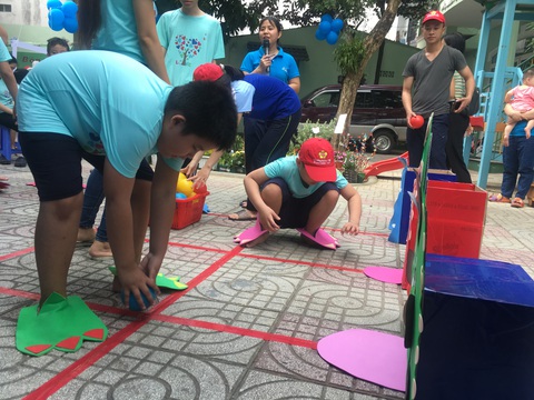 Ngày thế giới nhận thức về tự kỷ: Con mong ước ba mẹ yêu thương con - Ảnh 5. Ngày thế giới nhận thức về tự kỷ: Con mong ước ba mẹ yêu thương con - Ảnh 5.
