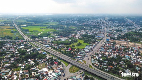3 cao tốc bị đục đẽo rất nguy hiểm - Ảnh 1. 3 cao tốc bị đục đẽo rất nguy hiểm - Ảnh 1.