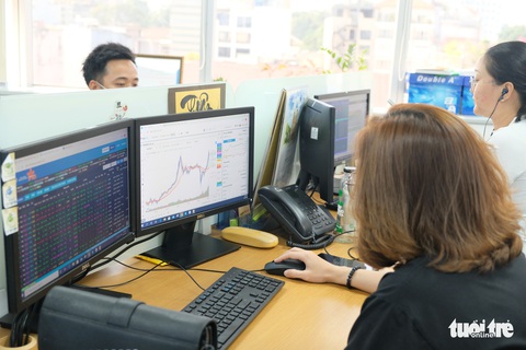 Tiền mua bán cổ phiếu trong quý 1-2021 trên sàn HOSE tăng hơn 300% - Ảnh 1. Tiền mua bán cổ phiếu trong quý 1-2021 trên sàn HOSE tăng hơn 300% - Ảnh 1.