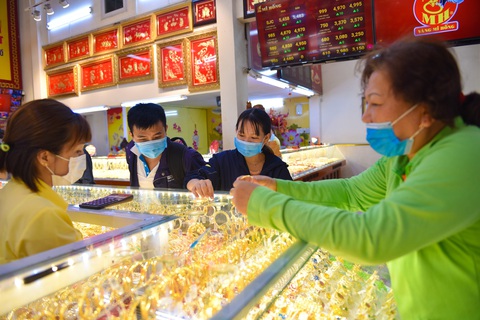 Giá vàng ‘lấy lại những gì đã mất’ - Ảnh 1. Giá vàng ‘lấy lại những gì đã mất’ - Ảnh 1.