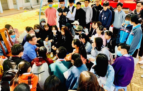 Không phải có chứng chỉ ngoại ngữ quốc tế là đậu đại học - Ảnh 1. Không phải có chứng chỉ ngoại ngữ quốc tế là đậu đại học - Ảnh 1.