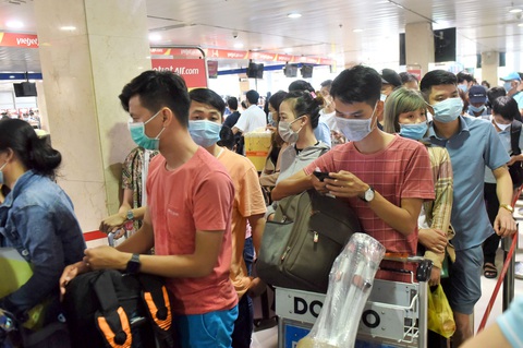 Ùn tắc trầm trọng ở sân bay Tân Sơn Nhất (TP.HCM): Chỉnh đốn lãnh đạo sân bay - Ảnh 1. Ùn tắc trầm trọng ở sân bay Tân Sơn Nhất (TP.HCM): Chỉnh đốn lãnh đạo sân bay - Ảnh 1.