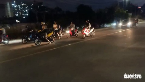 Đua xe trái phép: Hơn 300 ý kiến đề nghị xử hình sự ‘ngay và luôn’ - Ảnh 1. Đua xe trái phép: Hơn 300 ý kiến đề nghị xử hình sự ‘ngay và luôn’ - Ảnh 1.