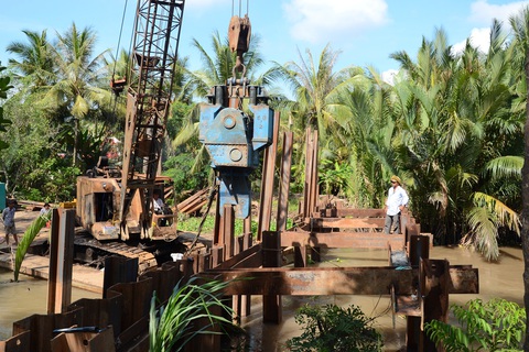 Miền Tây vào mùa mưa, Tiền Giang bắt đầu tháo dỡ đập ngăn mặn - Ảnh 1. Miền Tây vào mùa mưa, Tiền Giang bắt đầu tháo dỡ đập ngăn mặn - Ảnh 1.
