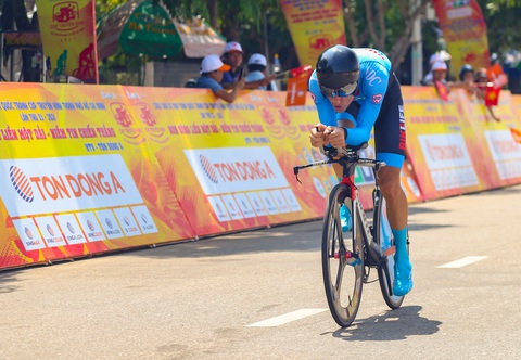 Loic Desriac chạy cá nhân tính giờ gần 50km/h - Ảnh 1. Loic Desriac chạy cá nhân tính giờ gần 50km/h - Ảnh 1.