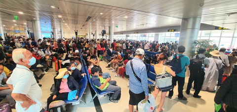 Bộ Giao thông vận tải hỏa tốc chỉ đạo giải quyết ùn ứ tại Tân Sơn Nhất - Ảnh 1. Bộ Giao thông vận tải hỏa tốc chỉ đạo giải quyết ùn ứ tại Tân Sơn Nhất - Ảnh 1.