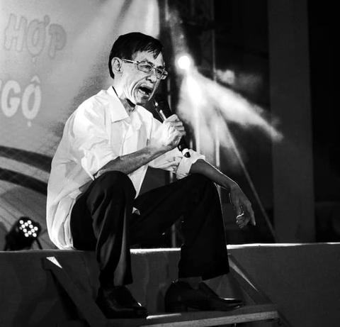 Hoàng Nhuận Cầm có đủ nỗi buồn để sống, nhưng nếu không buồn có lẽ lại buồn hơn? - Ảnh 1. Hoàng Nhuận Cầm có đủ nỗi buồn để sống, nhưng nếu không buồn có lẽ lại buồn hơn? - Ảnh 1.
