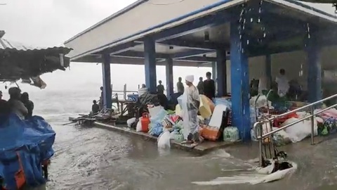 Bão Surigae di chuyển chậm, dự báo suy yếu dần - Ảnh 1. Bão Surigae di chuyển chậm, dự báo suy yếu dần - Ảnh 1.