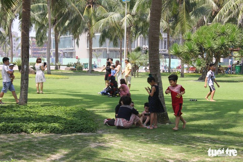 Nắng nóng, nghỉ lễ ngắn, người Đà Nẵng, Huế chọn điểm vui chơi đơn giản - Ảnh 6. Nắng nóng, nghỉ lễ ngắn, người Đà Nẵng, Huế chọn điểm vui chơi đơn giản - Ảnh 6.