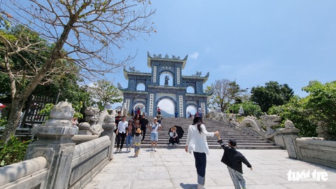 Nắng nóng, nghỉ lễ ngắn, người Đà Nẵng, Huế chọn điểm vui chơi đơn giản - Ảnh 1. Nắng nóng, nghỉ lễ ngắn, người Đà Nẵng, Huế chọn điểm vui chơi đơn giản - Ảnh 1.