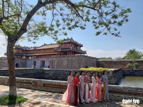 Nắng nóng, nghỉ lễ ngắn, người Đà Nẵng, Huế chọn điểm vui chơi đơn giản - Ảnh 7. Nắng nóng, nghỉ lễ ngắn, người Đà Nẵng, Huế chọn điểm vui chơi đơn giản - Ảnh 7.