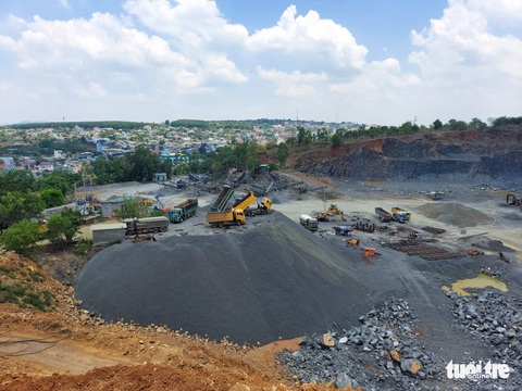 Mỏ khai thác đá hết hạn, doanh nghiệp vẫn tiếp tục… tận thu - Ảnh 2. Mỏ khai thác đá hết hạn, doanh nghiệp vẫn tiếp tục… tận thu - Ảnh 2.