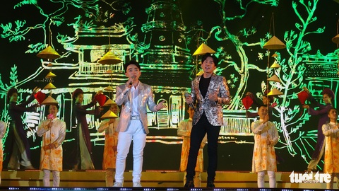 Đan Trường, Phi Nhung, Hiền Thục hát mừng Giỗ Tổ Hùng Vương - Ảnh 5. Đan Trường, Phi Nhung, Hiền Thục hát mừng Giỗ Tổ Hùng Vương - Ảnh 5.