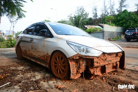 Cát đỏ lại tràn như thác lũ, ngập lênh láng đường sá, nhà hàng ở Mũi Né - Ảnh 5. Cát đỏ lại tràn như thác lũ, ngập lênh láng đường sá, nhà hàng ở Mũi Né - Ảnh 5.