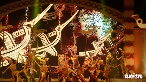 Đan Trường, Phi Nhung, Hiền Thục hát mừng Giỗ Tổ Hùng Vương - Ảnh 1. Đan Trường, Phi Nhung, Hiền Thục hát mừng Giỗ Tổ Hùng Vương - Ảnh 1.