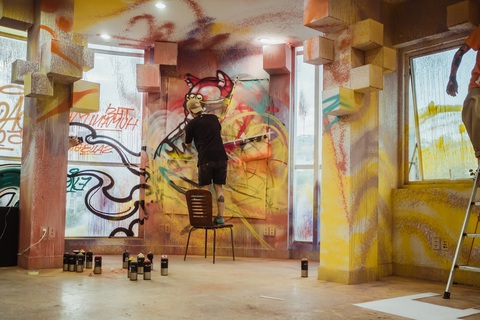 Nếu không có sự mâu thuẫn giữa đúng và sai, sẽ không còn là graffiti - Ảnh 2. Nếu không có sự mâu thuẫn giữa đúng và sai, sẽ không còn là graffiti - Ảnh 2.