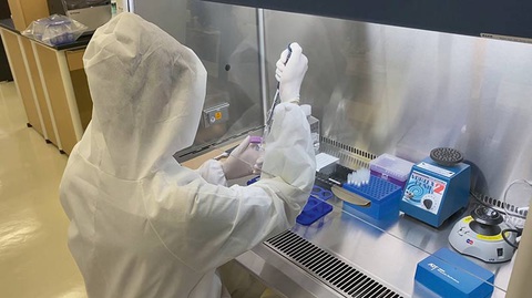 Công nghệ mới phát hiện hơn 100 biến thể virus SARS-CoV-2 trong 1 xét nghiệm - Ảnh 1. Công nghệ mới phát hiện hơn 100 biến thể virus SARS-CoV-2 trong 1 xét nghiệm - Ảnh 1.