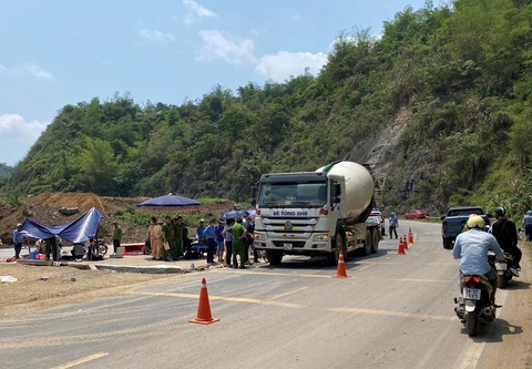 Người đi xe đạp bị xe bồn tông chết - Ảnh 1. Người đi xe đạp bị xe bồn tông chết - Ảnh 1.