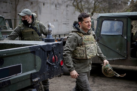 Tổng thống Ukraine mời Tổng thống Putin ra tiền tuyến gặp nhau - Ảnh 1. Tổng thống Ukraine mời Tổng thống Putin ra tiền tuyến gặp nhau - Ảnh 1.