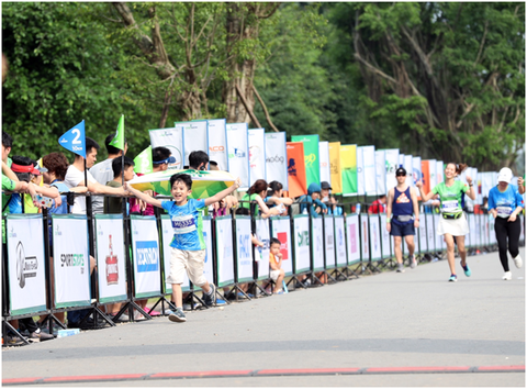 Chạy marathon trên cung đường ngập sắc xanh ở đô thị Ecopark - Ảnh 11. Chạy marathon trên cung đường ngập sắc xanh ở đô thị Ecopark - Ảnh 11.