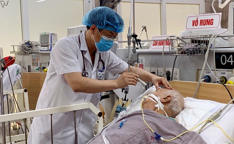 Vì sao bác sĩ công chuyển sang tư? - Ảnh 1. Vì sao bác sĩ công chuyển sang tư? - Ảnh 1.