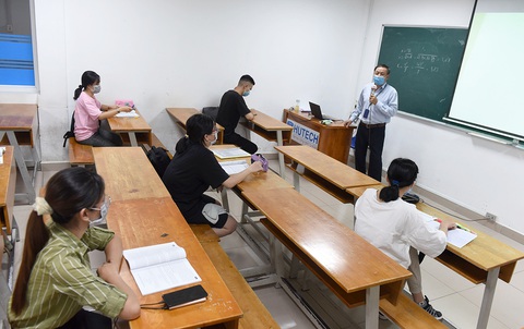 Vì sao bác sĩ công chuyển sang tư? - Ảnh 2. Vì sao bác sĩ công chuyển sang tư? - Ảnh 2.