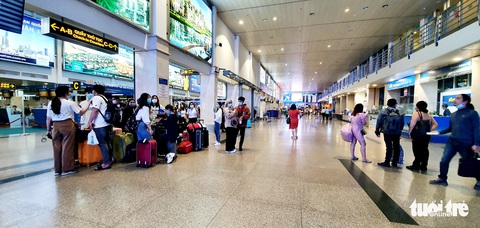 Tân Sơn Nhất lắp đặt thêm 5 máy soi chiếu an ninh, thoáng ngay - Ảnh 2. Tân Sơn Nhất lắp đặt thêm 5 máy soi chiếu an ninh, thoáng ngay - Ảnh 2.